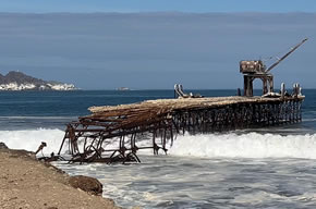 Seremi MOP y alcalde de Taltal inspeccionan daños en Muelle Histórico tras desplome por marejadas