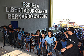 Emotiva caminata de alumnos hacia nueva Escuela Bernardo O´Higgins de Tocopilla marca inauguración