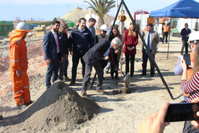 Ministro Fontaine da el vamos a obras de Borde Costero en sector Plaza de la Cultura en Mejillones