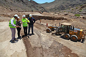 Taltal: Autoridades inspeccionan estado de piscinas aluvionales y avances en recuperación de rutas dañadas por aluvión