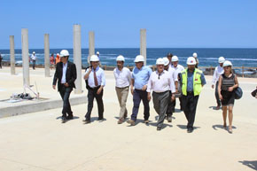 Autoridades visitan obras complementarias en playa El Trocadero