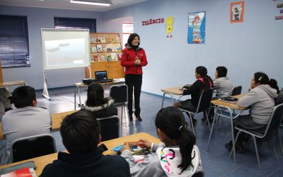 Subsecretaria realiza clases a niños de Antofagasta